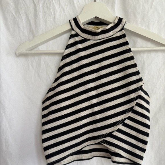Demeanor Black and White Striped Halter Top Size Small - Picture 5 of 13